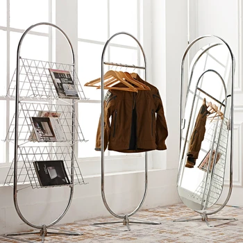 Дизайнерско лесно луксозно огледало за пода в стил Ins, просто огледало за снимки на моден блогър в цял ръст Изображение