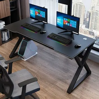 Просто компютърно бюро с метална рамка, тенис на офис масата, Уютна спалня, маса за киберспортивных игри, Модерен бюро в студентски квартири Изображение