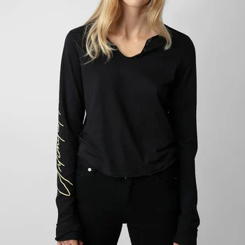 Aich Mirror Женска тениска с графичен принтом Apple Letter, Годишен женски пуловер с V-образно деколте и дълъг ръкав, Класически всекидневни женски топ 2024 Изображение